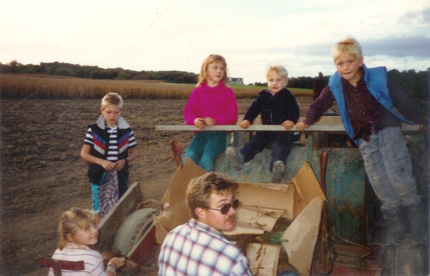 Edward Harbes Senior with 5 of his young children